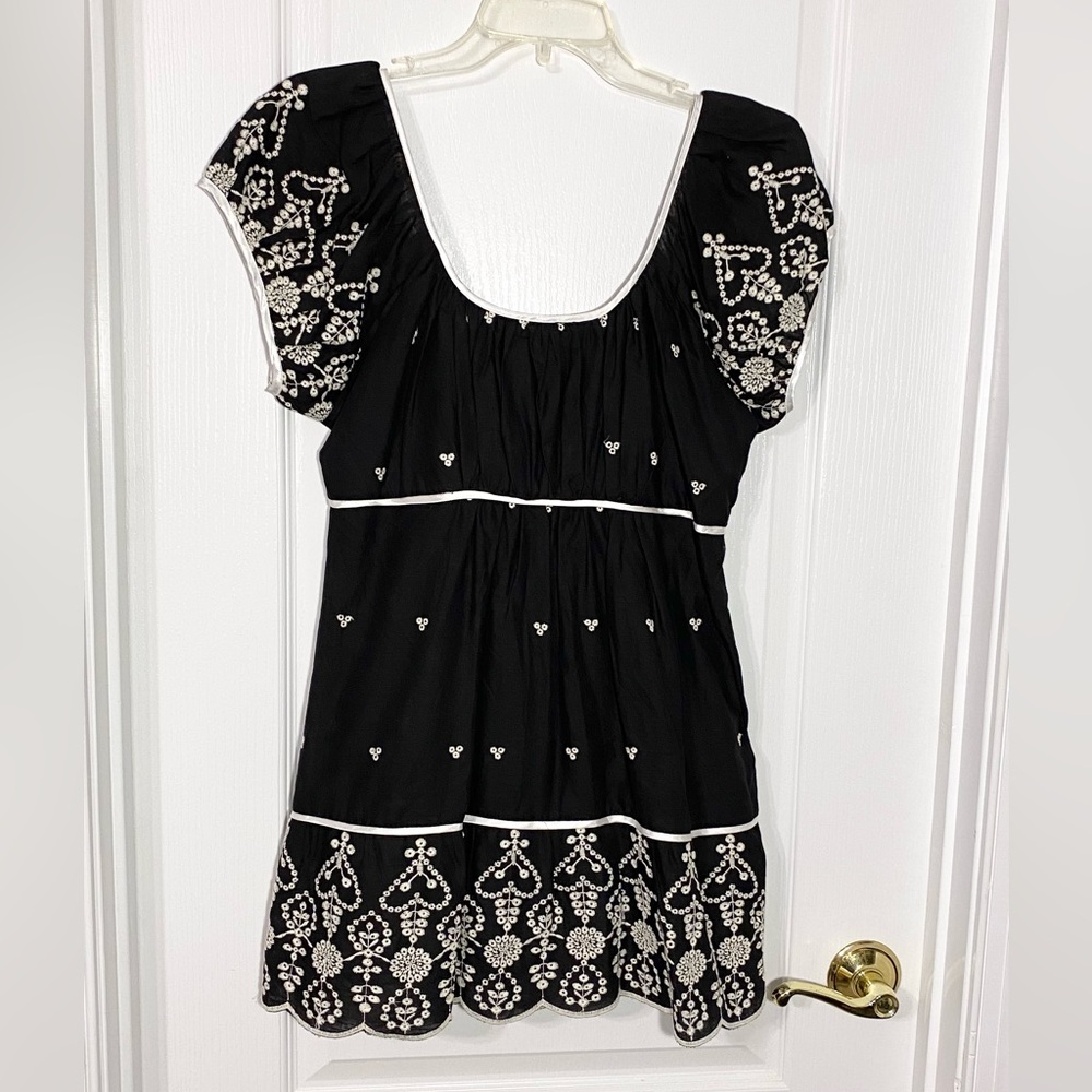 Y2K Chenault Embroidered Eyelet Scalloped Hem Empire Waist Tunic Blouse Black M